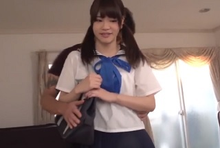【無修正】黒髪清楚な制服JKがデカマラの乱暴なピストンに喘ぎ狂う生交尾
