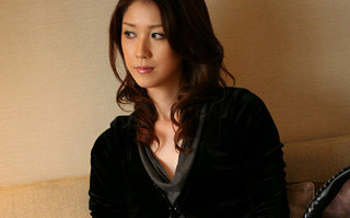 妖艶な三十路の美熟女奥様芹沢美紀さんが他人棒に寝取られちゃいます！舞ワイフ