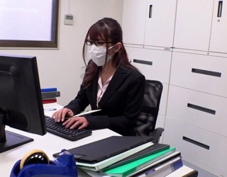 【OL巨乳】大人しい性格でも体つきがエロすぎて上司にご奉仕しザーメン浴びるOL