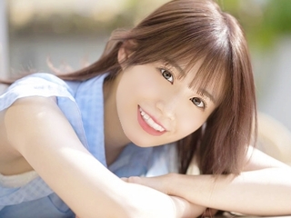 〈美女〉上に股がり密着してたくましい肉棒でガンガン突かれて可愛いお顔が歪み細い体が壊れちゃいそう
