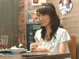 きれいな美魔女♪ 若い男に誘われて激しい性行為を満喫して悶絶することになるww