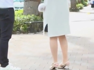 〖人妻ﾅﾝﾊﾟ〗もうすぐ三十路とは思えない童顔で可愛らしい奧様 恥じらう姿にフル勃起