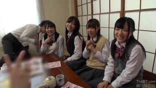 誰にも止められない盛り上がる欲情！爆乳の若い女の子のJKたちがグループセックスでオーラルセックスと杭打ち性行為と生ハメのセックス！肉体は敏感でイヤラシく我慢できない性分！