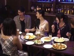 久しぶりの同窓会！人妻になってしまった憧れの女性を…旦那が酔いつぶれたのを確認して無理やり寝取る！