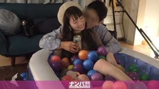 百戦錬磨のナンパ師のヤリ部屋で、連れ込みSEX隠し撮り 211 家に連れ込んだ色白スレンダー美女！後ろから抱きしめるとなんとノーブラ！！立ちバックでガン突きされてハメ潮漏らすドスケベ女だった！美乳・美尻・美脚の三拍子揃った極上ボディは必見！ こづえ 24歳 アパレル関係