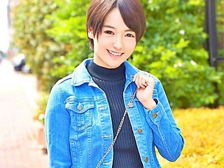 〚マジックミラー号〛清楚なショト力美少女の十代JDが童貞に美乳を揉ませて手コキやフェラ♫♫実は男優で凄テクピストンされて鬼イキH