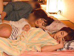 隣でセックスを始める妹とそれを見てひとりHをしてしまう姉