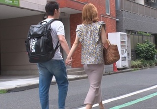 《不倫をのぞき》「挿れてぇ♥♥」スレンダーくびれ巨乳おっぱいの美人ギャル人妻の浮気現場を向かいの部屋から見ちゃうｗｗ
