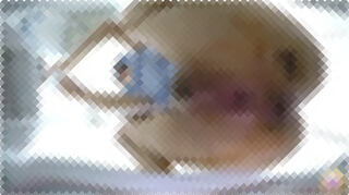 うんこ漏らしちゃった女性の「汚い股間」どあっぷ。白ズボンに糞染みまで付けちゃってｗｗｗ
