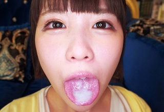【あ●ちゃん似ｘ精飲】「たくさん飲ませて♡」ショートカットでスレンダー巨乳おっぱいの良い体のロリ美人若妻が乱交して精飲！