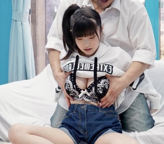 幼い見た目だがおっぱいは大きくてアンバランスな感じがとってもえっちです！