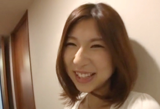 《痴女お姉さん》「凄い良かった♥」スレンダー巨乳おっぱいの清楚美人な人妻が低身長の男優を辱めるような激エロSEX！
