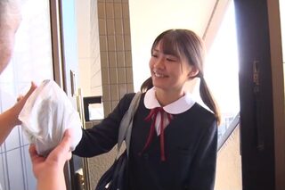 〈放課後ロリ美少女〉久しぶりに再会した姪っ子は素朴にマジカワだけど、ちょっと突かれると濡れちゃうエッチなコです♡
