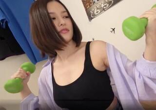 むっちり巨乳の２０歳ＪＤがそそり立つデカチン咥えてフェラご奉仕♡肉食むき出しの即ハメＳＥＸで快楽をむさぼりイキまくる