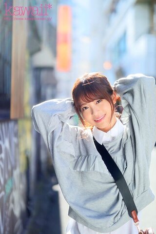AV女優に転身した元アイドルの美少女に中出し！スレンダー美乳のカラダで騎乗位【桜もこ】