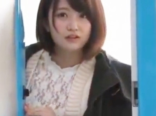 〖マジックミラー号〗遠恋中の女の子に魅力的な言葉をかけエロ施術 大きな乳房が魅力的です