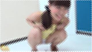 【おしっこ我慢】勝負しましょう！･･･敗者はパンティを濡らすのみ。お尻までビチャビチャですね。