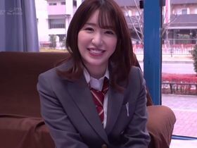 【MM号ナンパ】10代制服女子が賞金に釣られて愛する彼氏のチンポ当てゲームに挑戦！