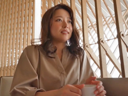 旦那の蛋白なセックスに満足できないという奥さんが絶頂を味わいたくてAV出演