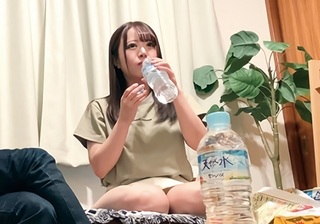 素人ナンパ「恥ずかしいからぁ♥」スレンダー巨乳おっぱいの清楚美人な女子大生を自宅に連れ込んでイチャラブHを楽しむｗ