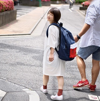 軽くて小さいから色んな体位を楽しめる！この未成熟の身体に膣内射精！