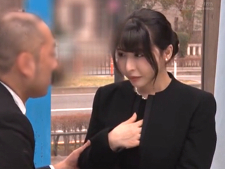 喪服の美人未亡人ナンパしてMM号に連れ込み身の上相談したら❤『夫を亡くしてからずっとシテません…』ご無沙汰セックスで…