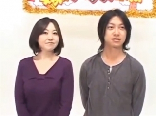 〖中出し〗親子でエッチな企画に挑戦 舐めて、揉んで、ハメて正解はどれだ？