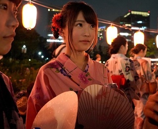 【素人ナンパ女子大生】彼氏もいなくて寂しいお祭りを楽しみ口説かれ中出しエッチしちゃう女学生