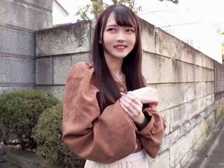 （ナンパ）街行くシロウト娘に声かけ⇒ご自宅取材！気が緩んだマンコを掻き回されて潮吹き絶頂♡