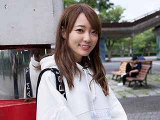 〈雨宮もな〉ワレメを優しく弄られ濡れ濡れに…クンニもされとろけたお顔しながらパコパコ堪能しちゃう美少女♥