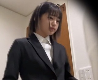 全然働く先が見つからないまま声をかけられ感情剥き出しでセックスしちゃう女子大生