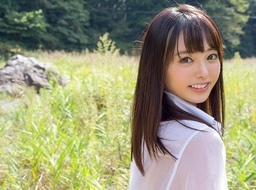 今では誰もが知ってる女優のデビュー作♡厳選されたエロメンからもメーカーの本気が伝わってくる美少女♡