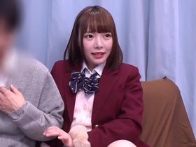 青春を思う存分楽しむ10代制服カップルをナンパ！彼女に愛する彼氏のチンポ当てゲームに挑戦してもらう！