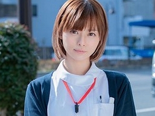 ［シロウト］優しすぎるスレンダー看護師さん！絶倫チンポを手コキフェラや着衣騎乗位♡