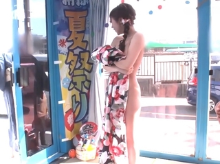【MM号】ハタチの浴衣女子！マジックミラーの向こうに彼氏がいるのに野球拳対決をした彼女が他人チンポでSEX！