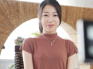 《デビュー》武井美久とセックス！結婚4年目の黒髪清楚主婦が期待にオマンコ湿らせて男優棒の挿入にトロ顔してる