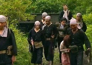 【ヘンリー塚本ｘレイプ】「いやぁぁぁ！」武装組織によってさらわれた２人の女性が男たちの性欲処理のためにオカされる！