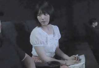 《映画館で痴漢》「い、いやよっ！」嫌なのに濡れてしまう！ムチムチ美乳おっぱいの清純ロリ美少女が暗闇で声我慢エッチｗｗ