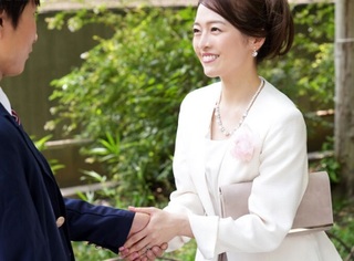 【人妻熟女】爆乳揺らしながら子供のハードピストンに段々と噛みしめる奥様