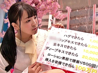 【素人ナンパ】お花見中のJDと賞金企画♥『ナマでするの』ほろ酔いのJDとの企画でぬるっと挿入