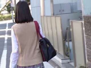 【スク水×素人】FカップJKがスク水にお着替え！…で済む訳がなくJKまんこを大人チンポでズコられちゃう！素人企画もの！