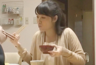 【美人若妻】「や、やめて…」スレンダー巨乳おっぱい新妻が業者に媚薬塗られて急いで洗い流すも無念の発情で白目剥いてSEX！