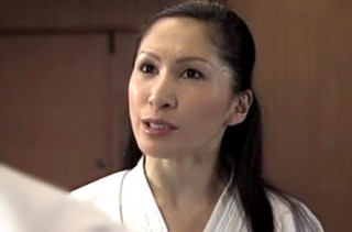 強さに絶対の自信がある師範代の美熟女が生徒の高速ピストンで陵辱され本気汁を垂れ流し快楽堕ち！東城えみ