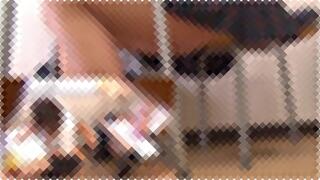 【着衣放尿JK】授業中におしっこ漏らしちゃう女子校生4人の盗撮動画。教室の床が聖水まみれｗ