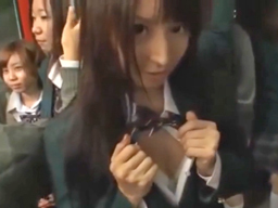 間違えたフリして女子校通学バスに乗り込んだら逆痴漢されヤられた？！