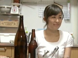 「ちょっと、いい上司じゃない」美乳スレンダーな奥さんが旦那の上司に旦那の目の前で寝取られセックスで犯される