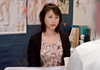 【悪徳マッサージ】「え、そ、そこは…♡」スレンダー巨乳おっぱいの清楚な美魔女・美熟女おばさん人妻が膣内射精される！！