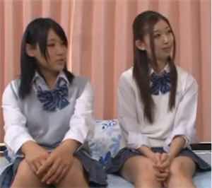 女子校生二人とAVを見ていたら襲われて３Pで