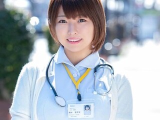 天使のような可愛さのナースさんに声をかけて絶倫チンポを診てもらう！勃起が収まらないビンビンチンポをそのまま挿入セックス