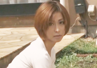 《ノーパン若妻》「こんにちは♥」下着なしで近所の親父を誘惑するスレンダー巨乳おっぱい超美人奥様のSEXがエロすぎるｗ